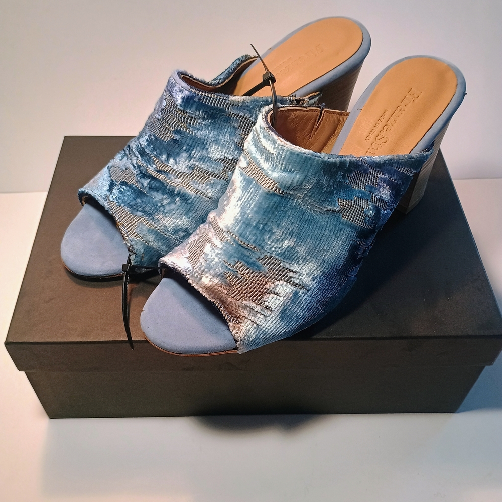 Stylish Blue Women's Mules